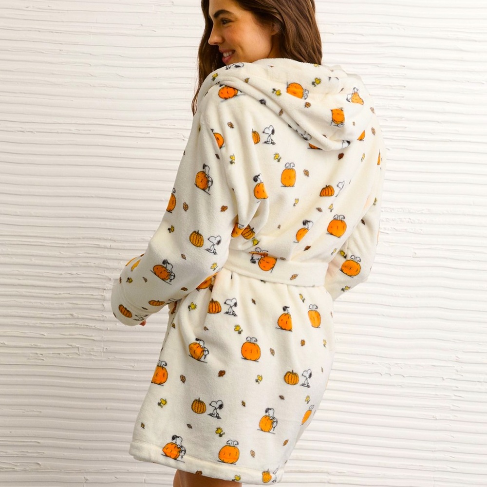 🍨🧡 American Eagle Snoopy Cozy Bath Robe 🍨🎃 - Picture 5 of 5